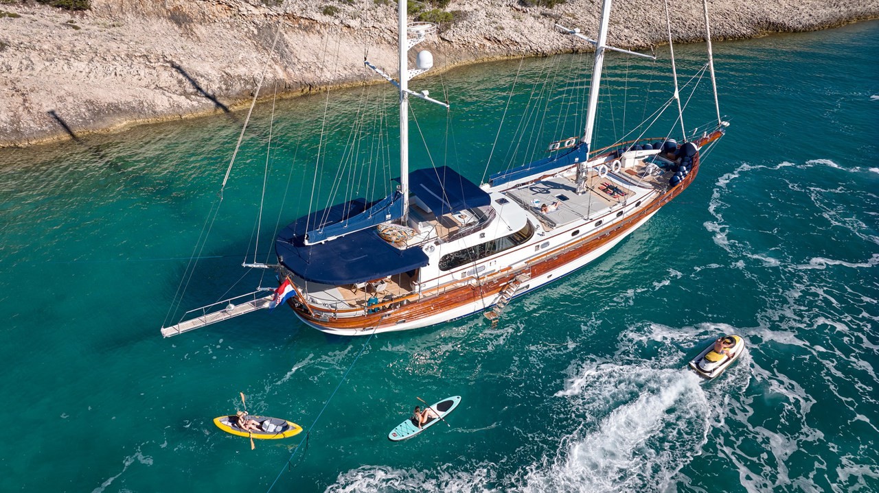 Lotus, Lotus | Yachtcharter Kroatien