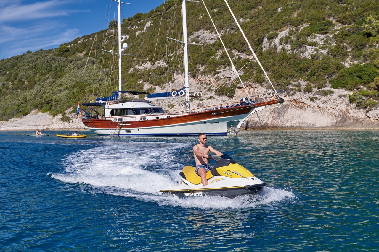 Lotus, Lotus | Yachtcharter Kroatien