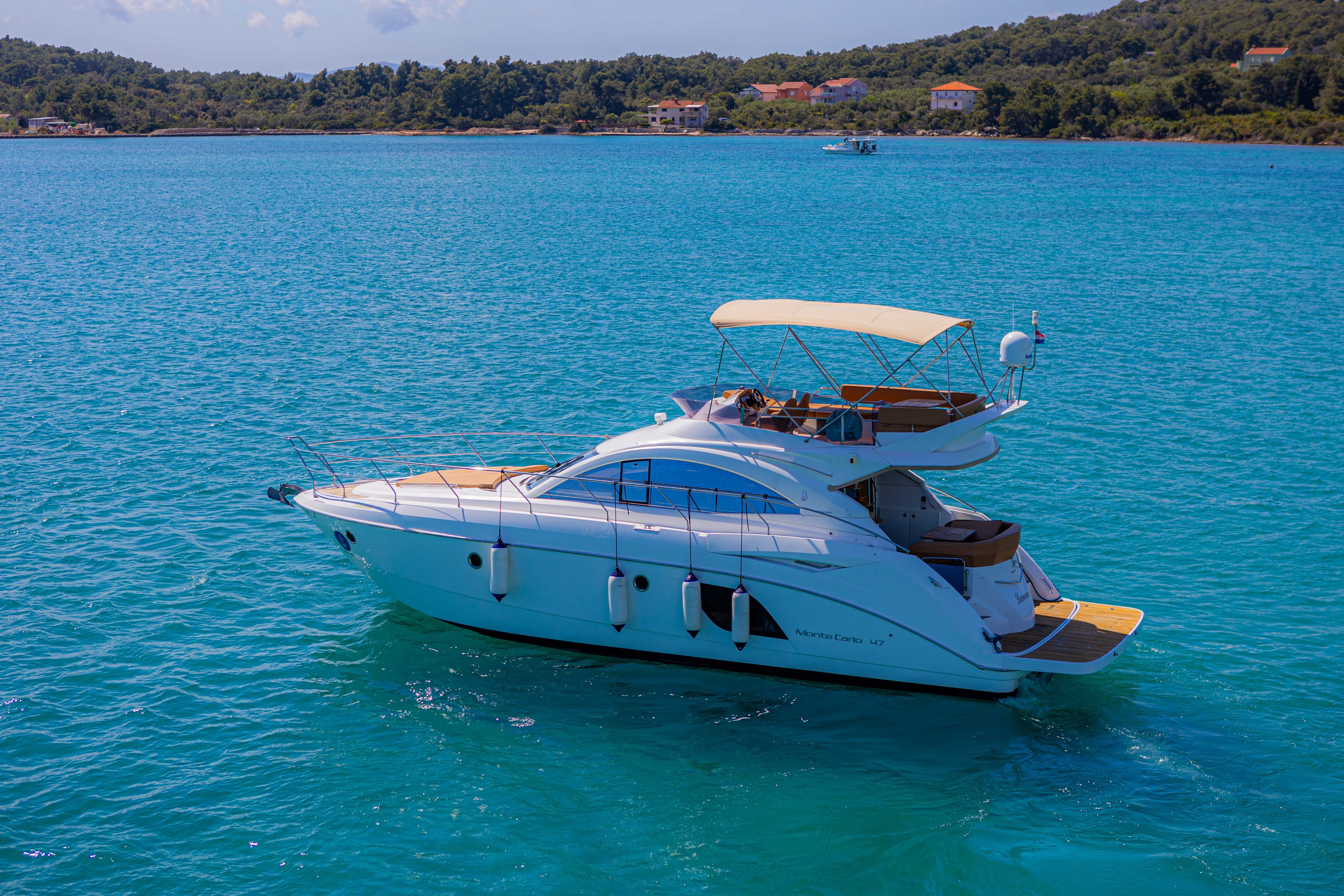 Monte Carlo 47, Lamona | Yacht Charter Croatia
