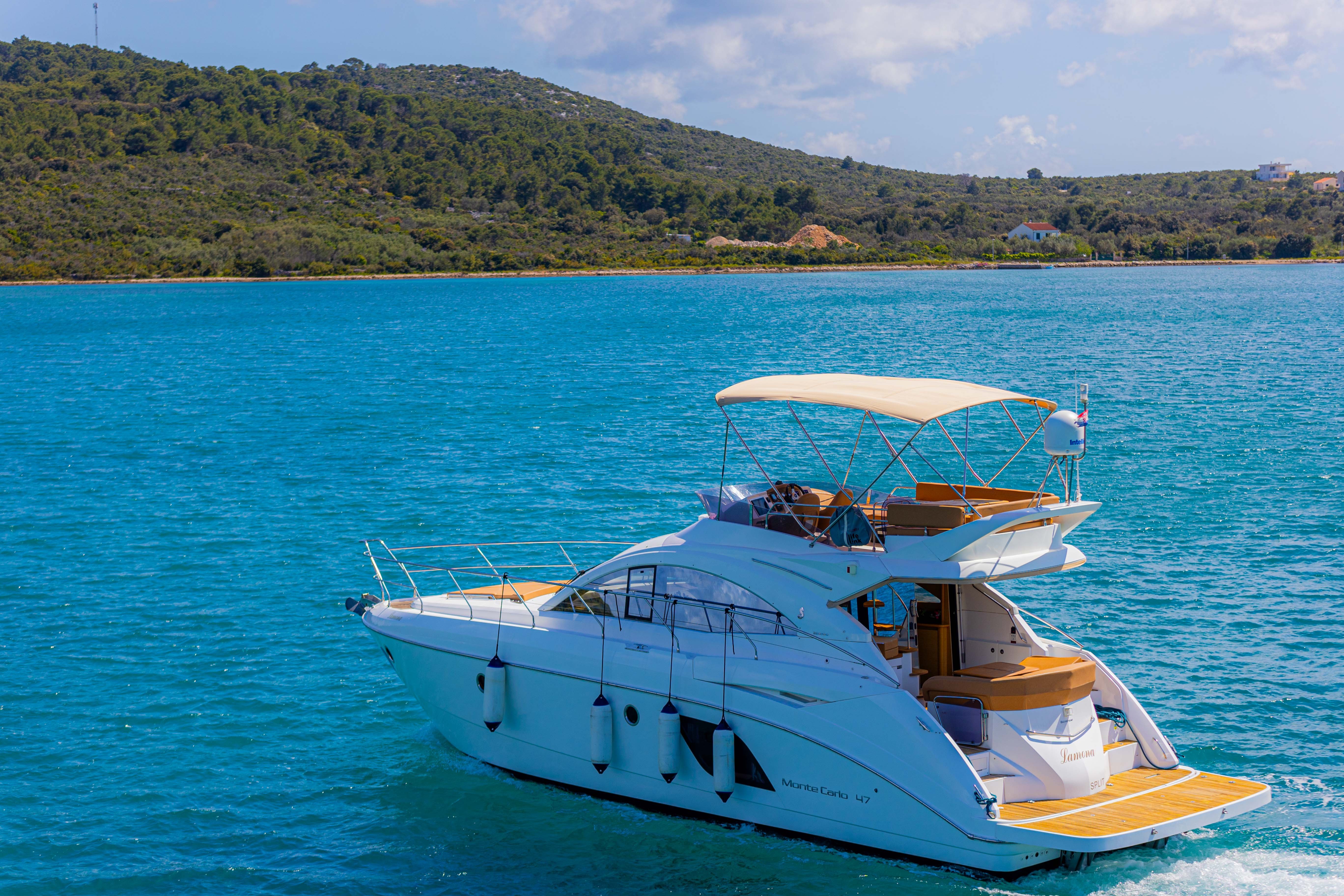 Monte Carlo 47, Lamona | Yacht Charter Croatia