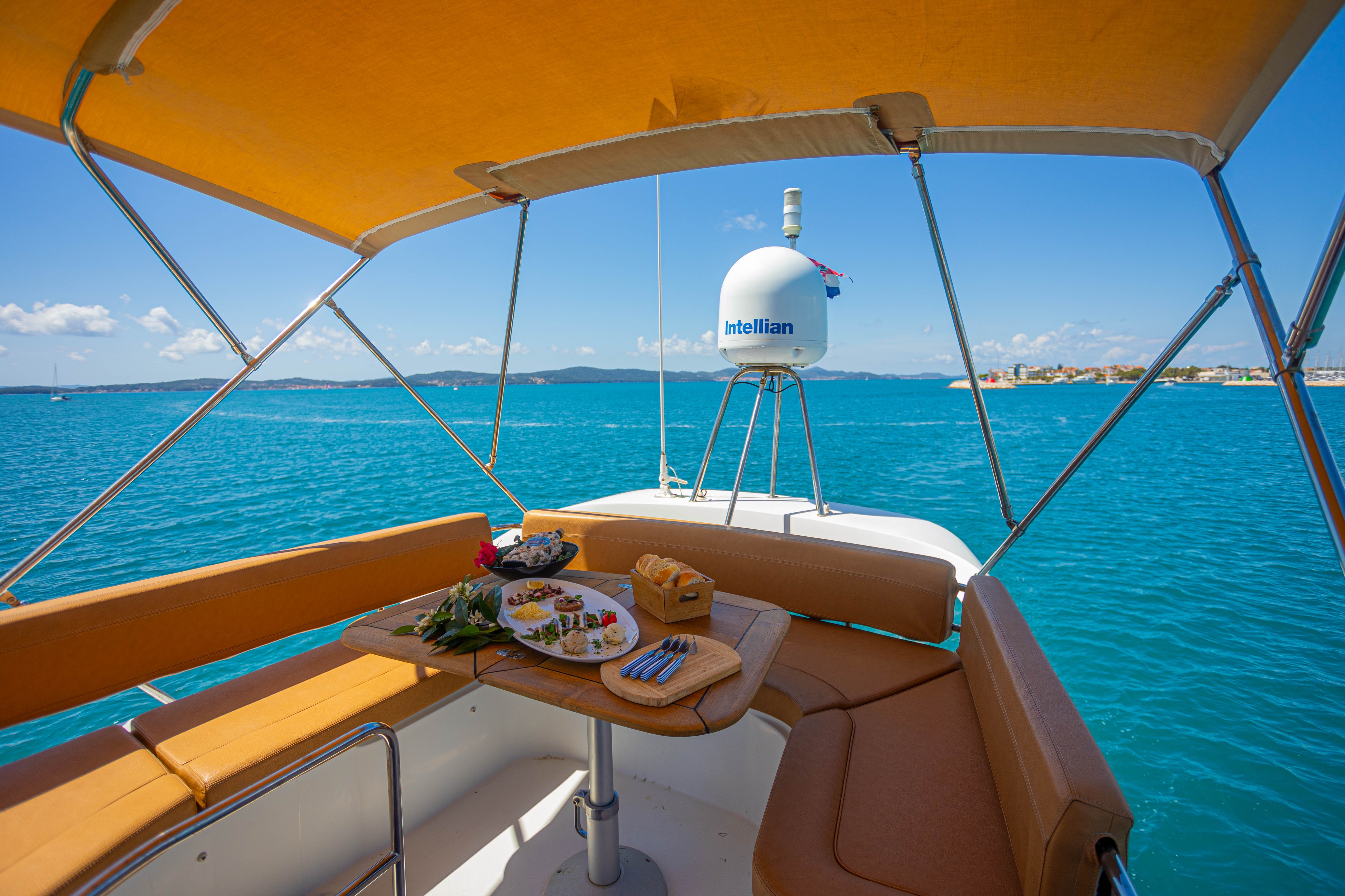 Monte Carlo 47, Lamona | Yacht Charter Croatia