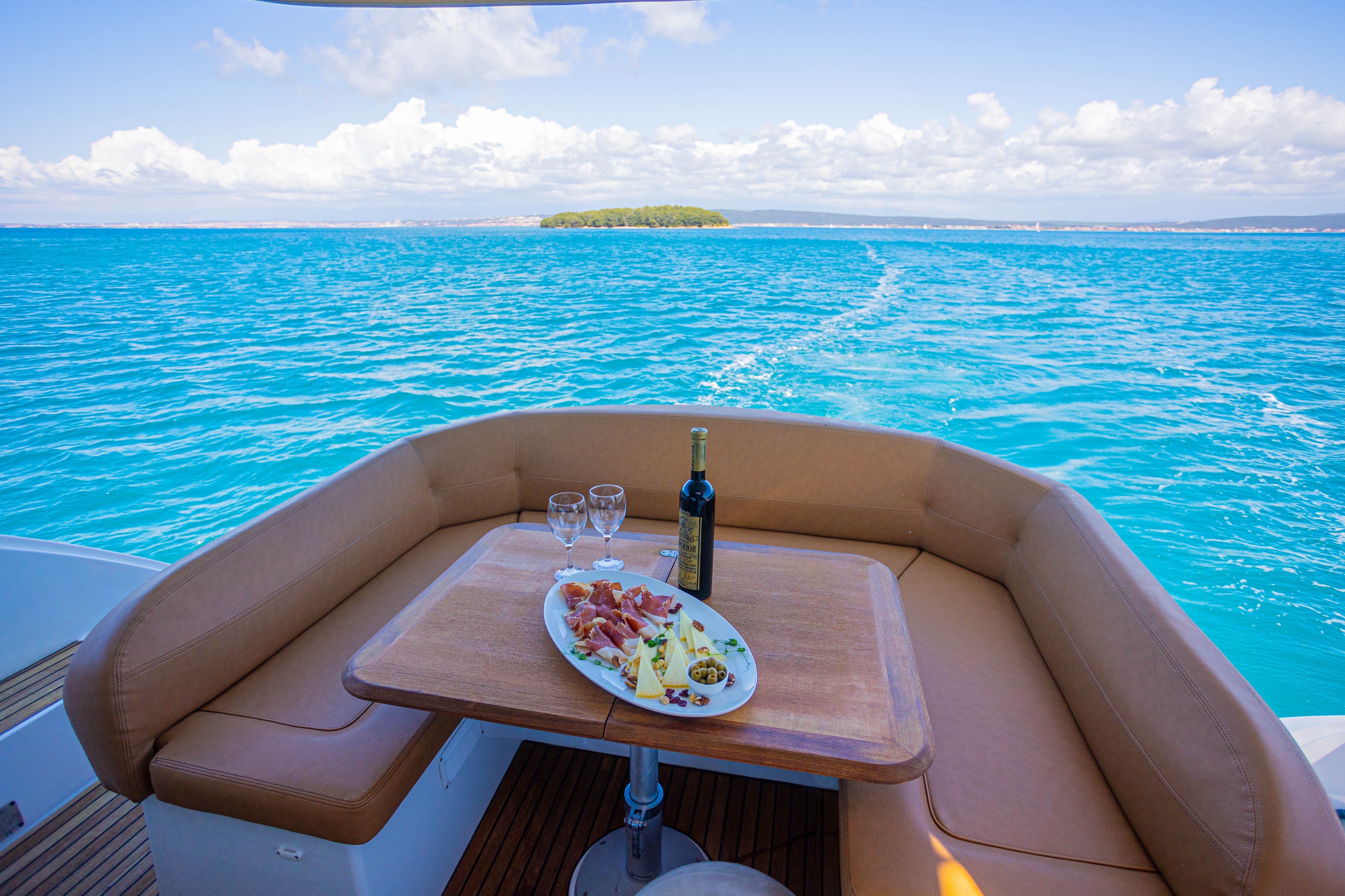 Monte Carlo 47, Lamona | Yacht Charter Croatia