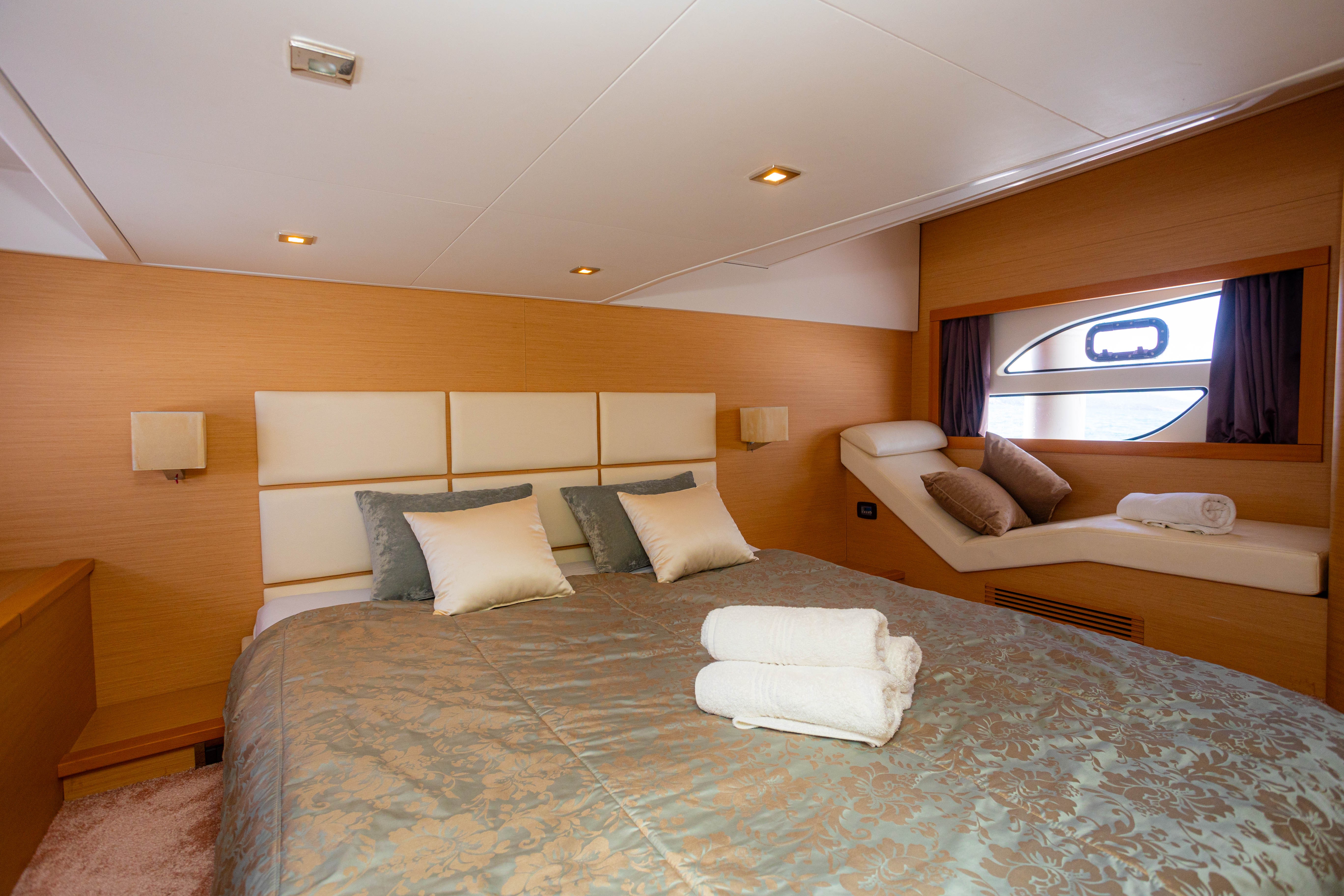 Monte Carlo 47, Lamona | Yacht Charter Croatia