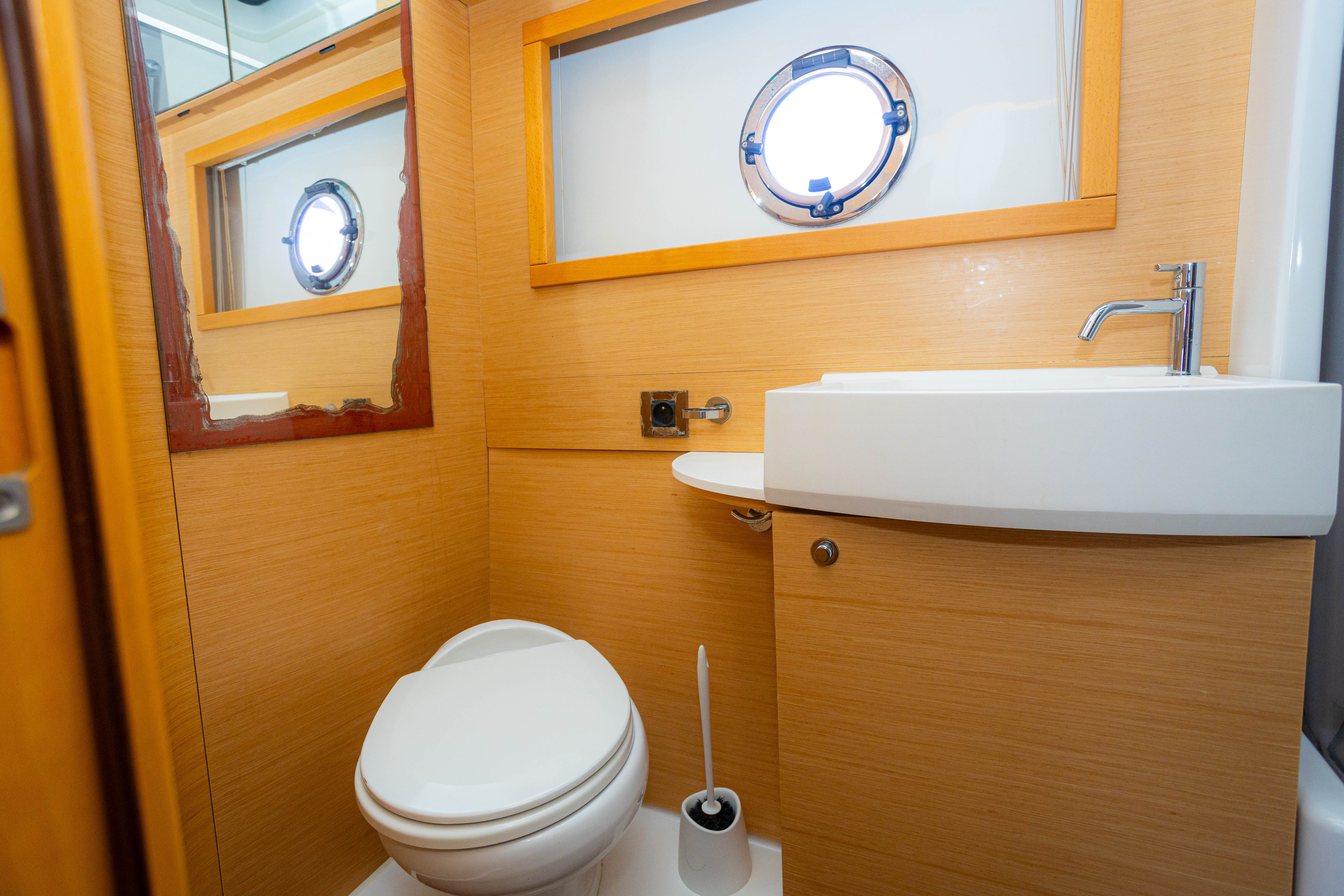 Monte Carlo 47, Lamona | Yacht Charter Croatia