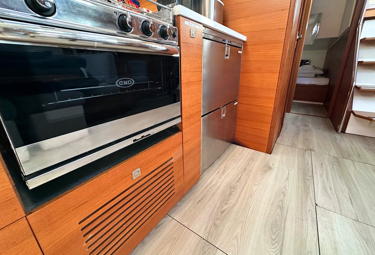 More 55, More Grey | Yacht Charter Croatia