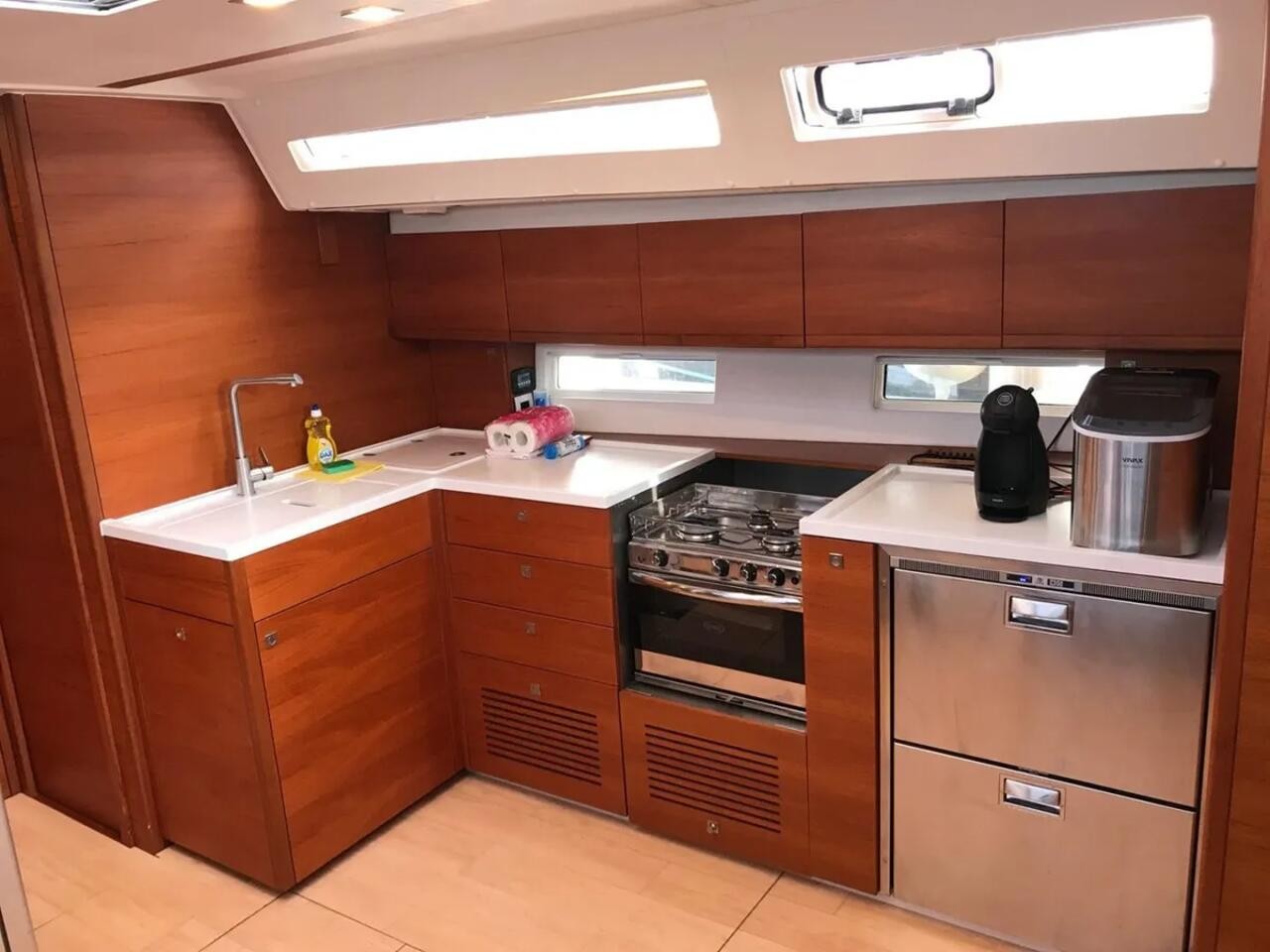 More 55, Solid White | Yacht Charter Croatia