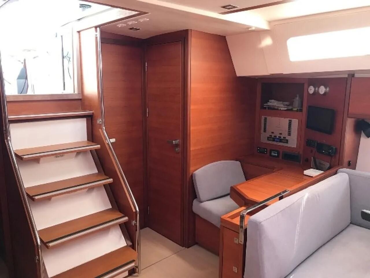 More 55, Solid White | Yacht Charter Croatia