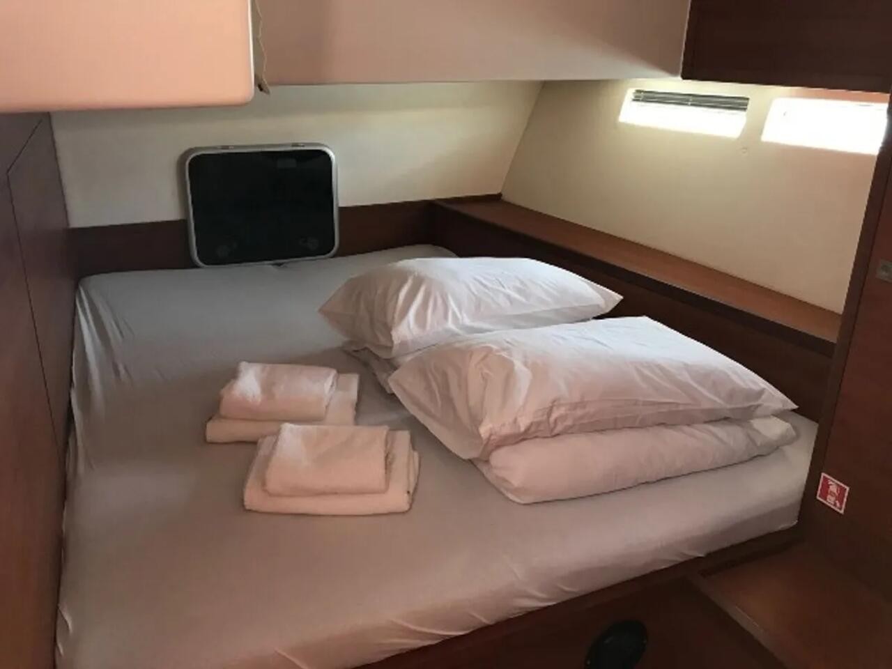 More 55, Solid White | Yacht Charter Croatia