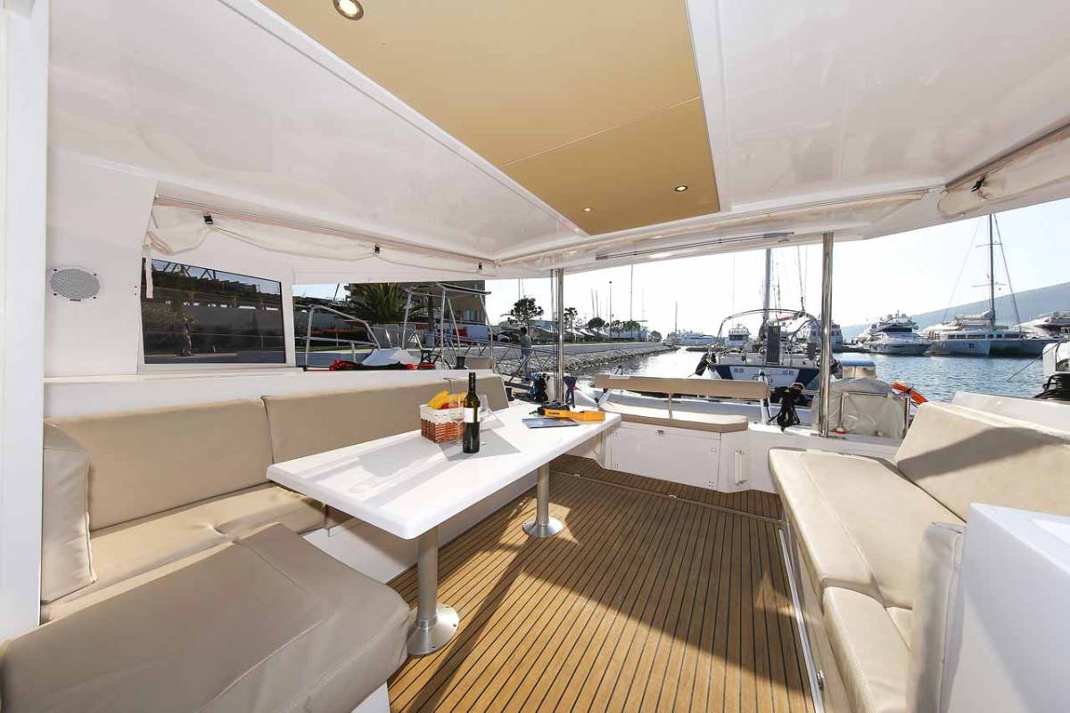 Nautitech 40 Open, Rosa | Yacht Charter Croatia