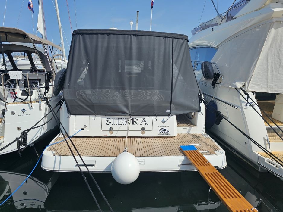 NC 37, Sierra | Yacht Charter Croatia
