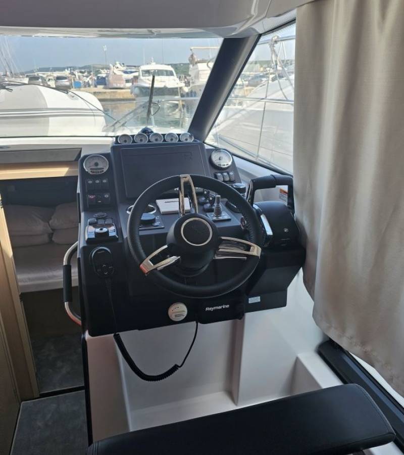NC 37, Sierra | Yacht Charter Croatia