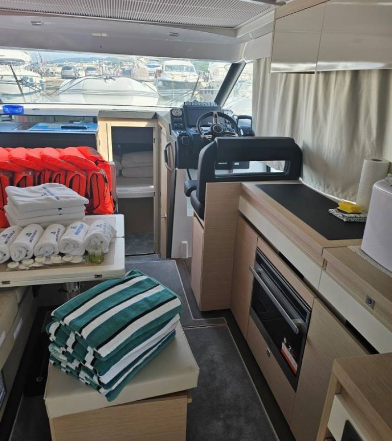 NC 37, Sierra | Yacht Charter Croatia