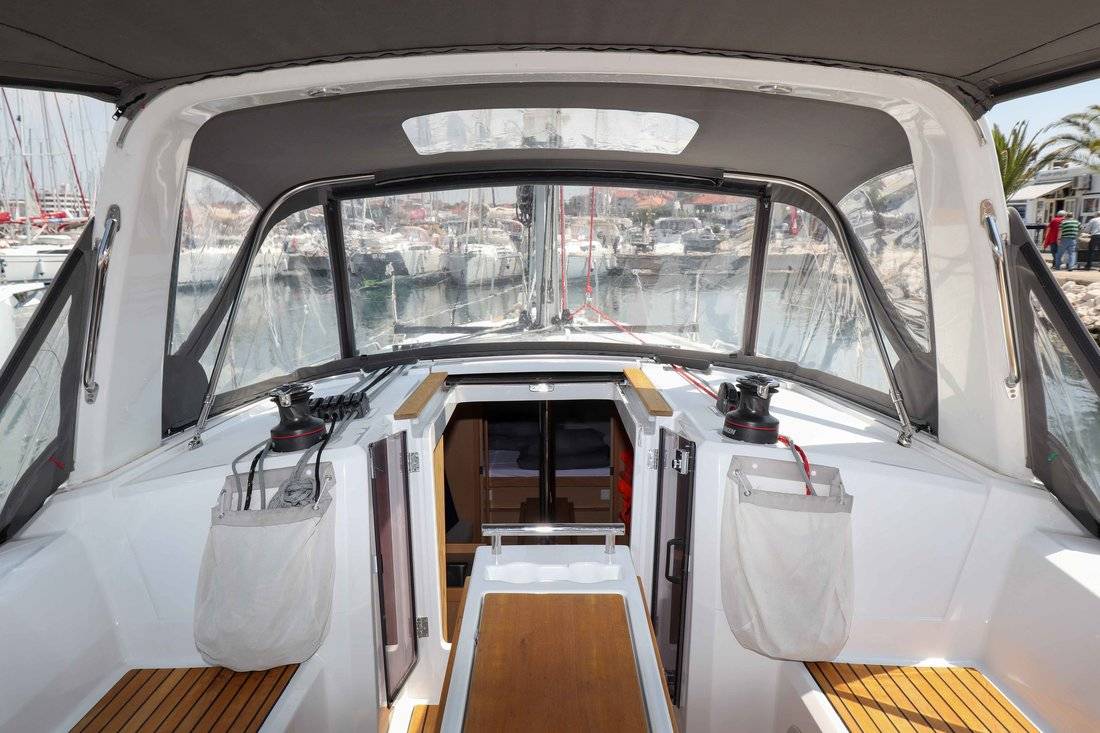 Oceanis 35.1, Aquarius | Yachtcharter Kroatien
