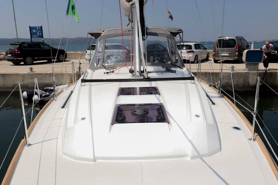 Oceanis 35.1, Aquarius | Yachtcharter Kroatien