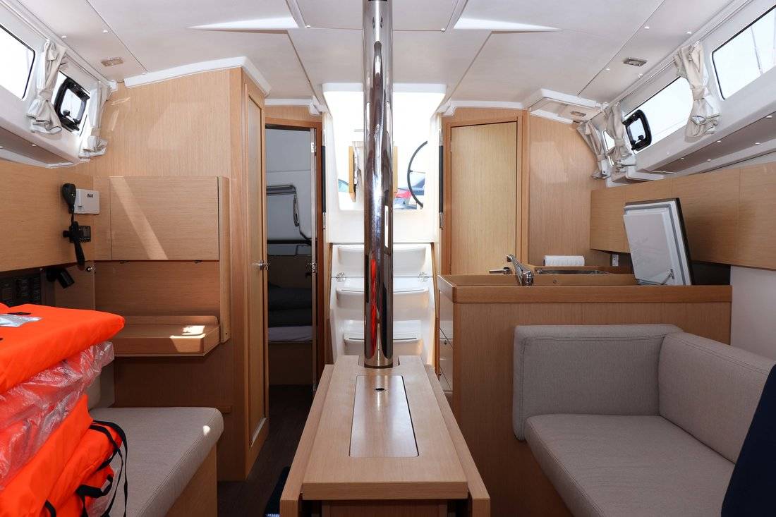 Oceanis 35.1, Aquarius | Yachtcharter Kroatien