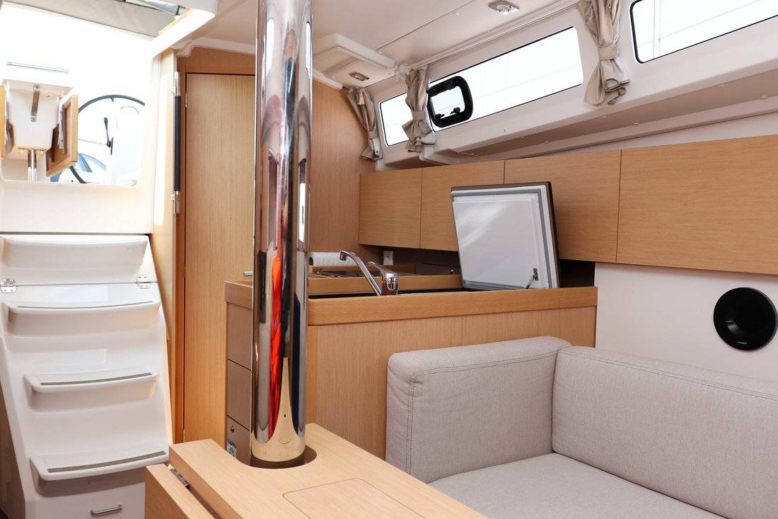 Oceanis 35.1, Aquarius | Yachtcharter Kroatien