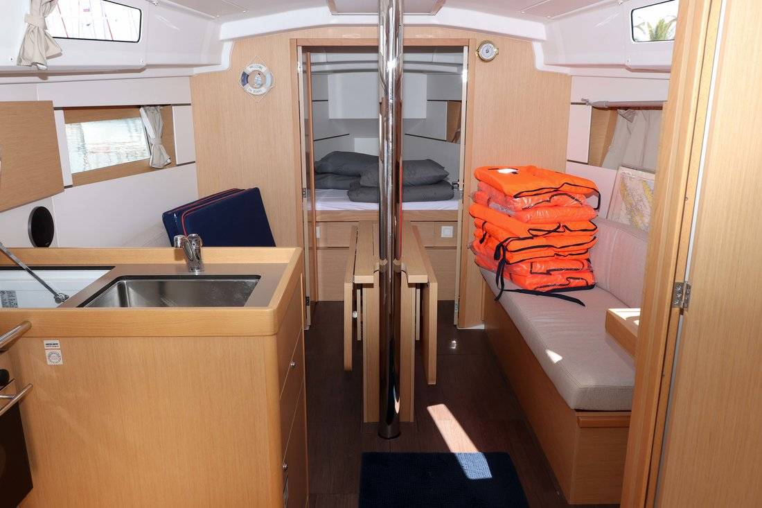Oceanis 35.1, Aquarius | Yachtcharter Kroatien