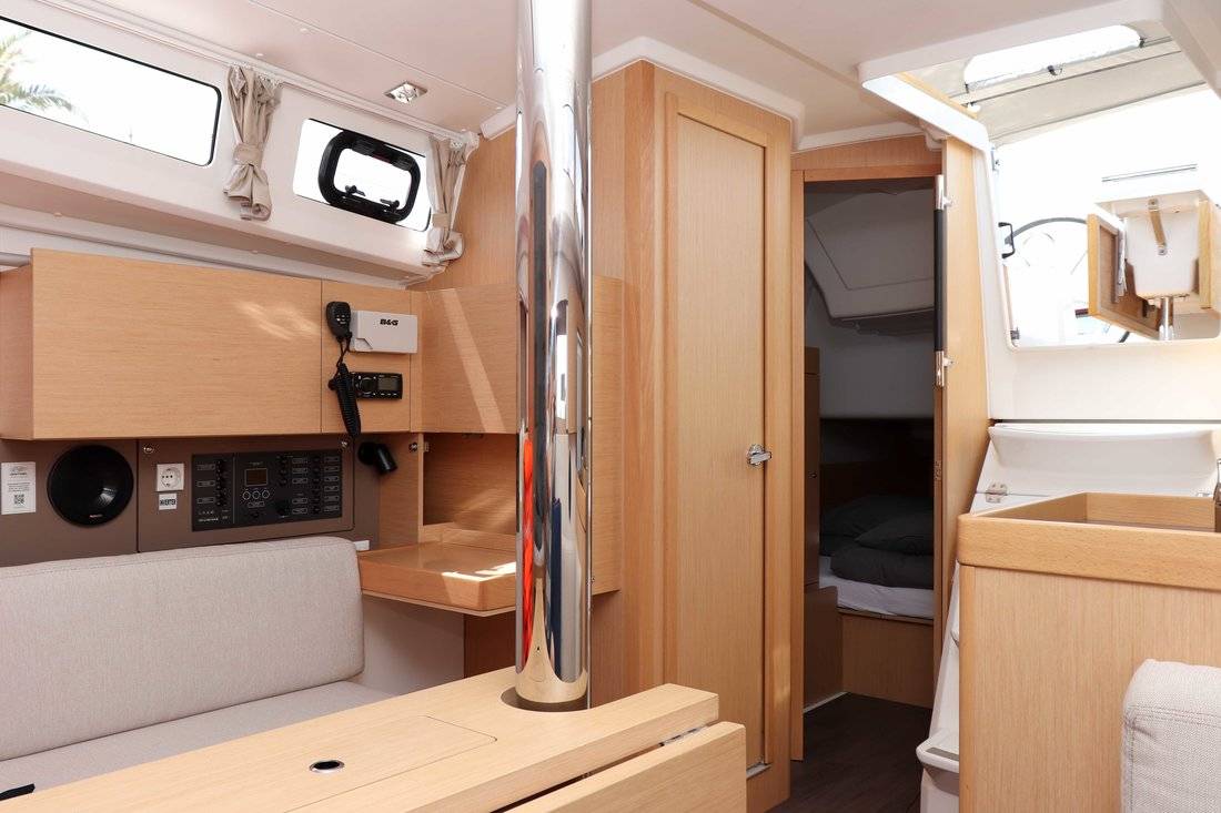 Oceanis 35.1, Aquarius | Yachtcharter Kroatien