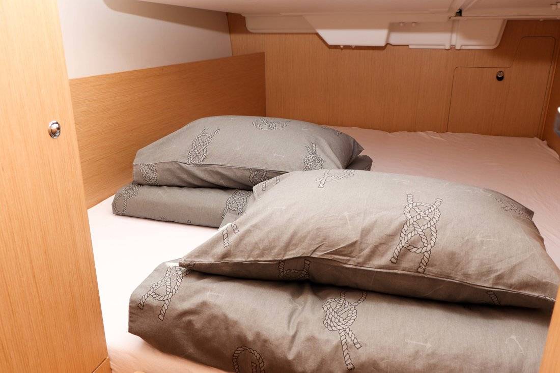 Oceanis 35.1, Aquarius | Yachtcharter Kroatien