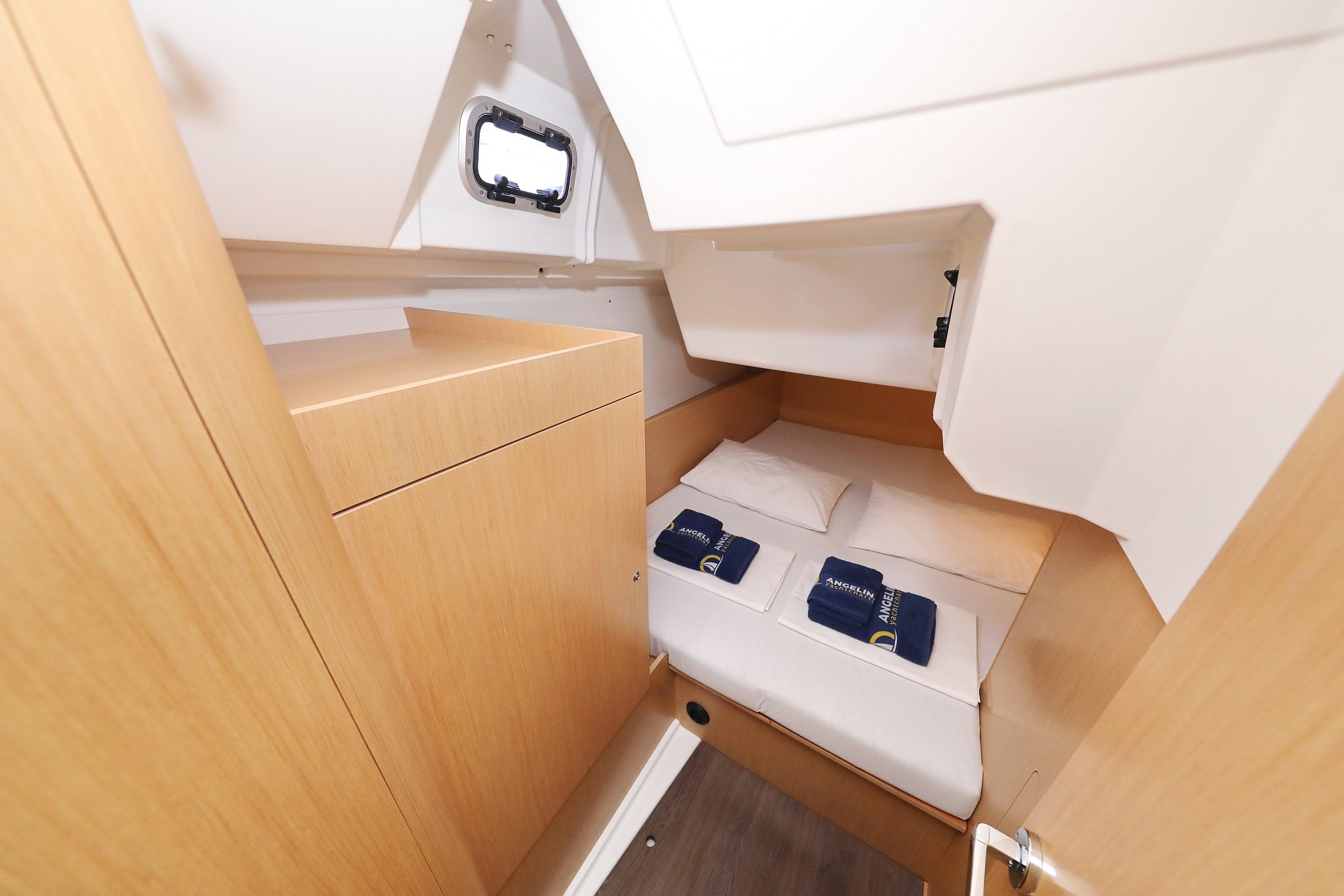 Oceanis 38, One | Yacht Charter Croatia