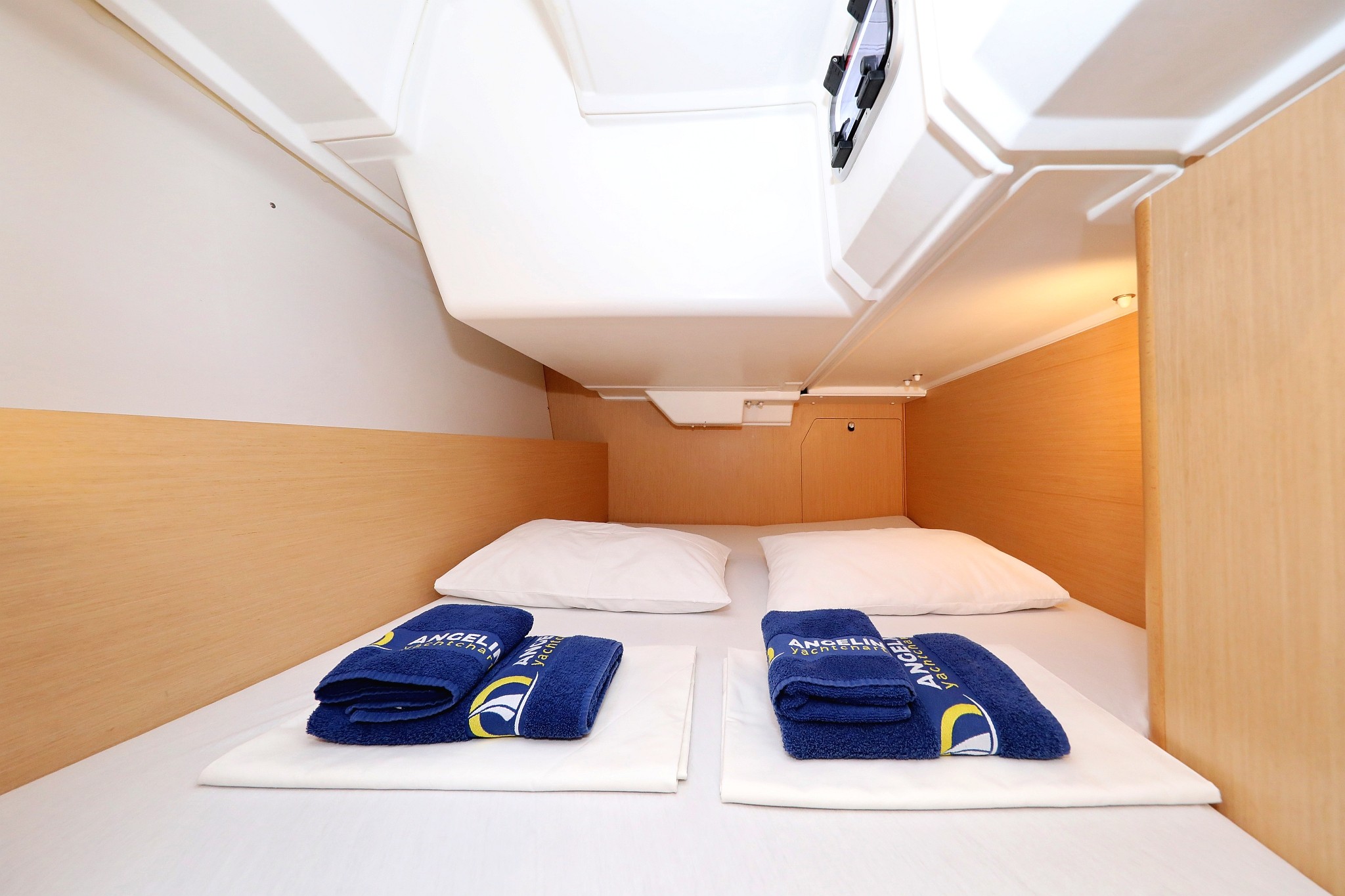 Oceanis 38, One | Yacht Charter Croatia