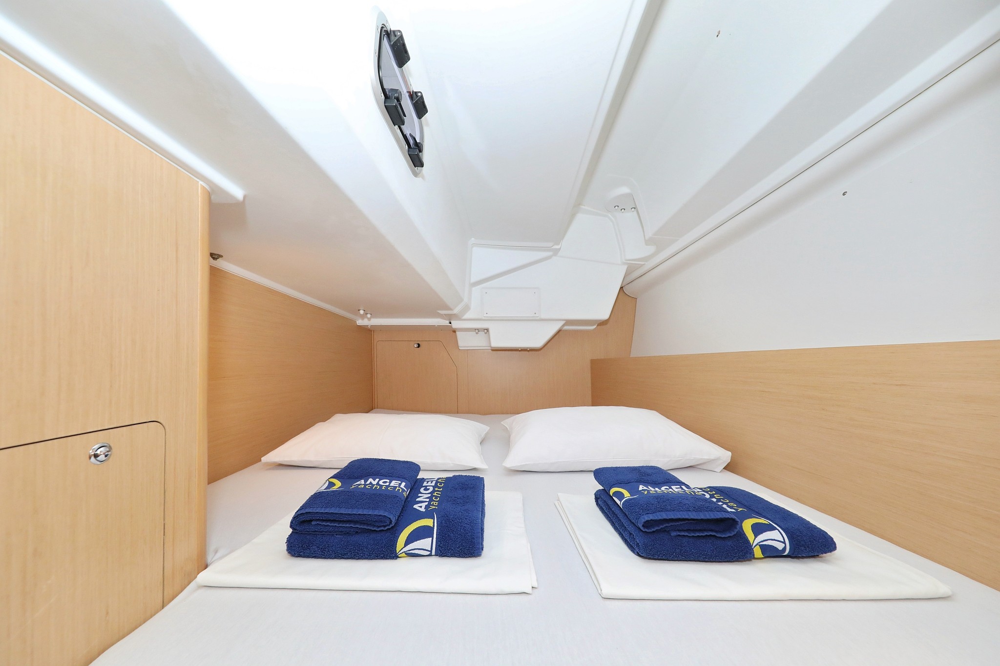Oceanis 38, One | Yacht Charter Croatia