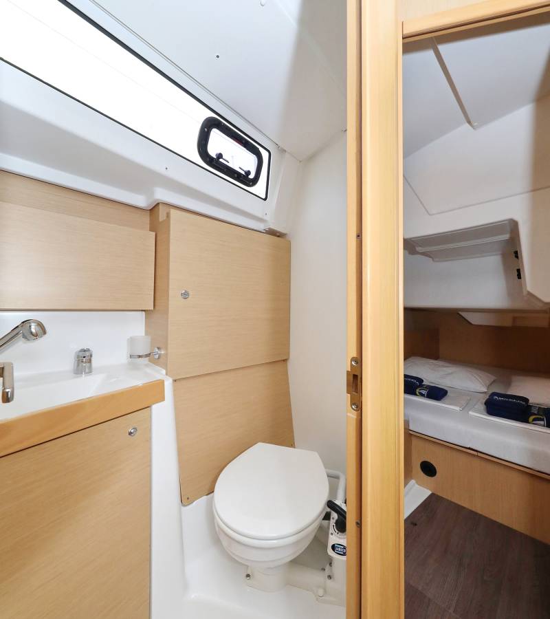 Oceanis 38, One | Yacht Charter Croatia