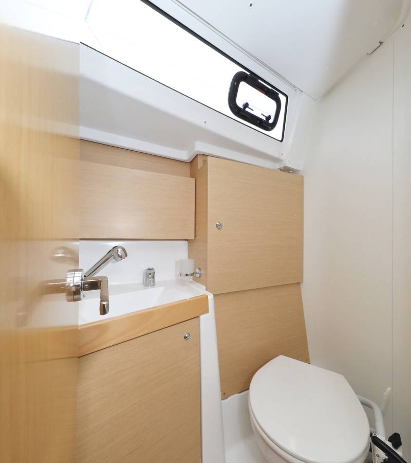 Oceanis 38, One | Yacht Charter Croatia