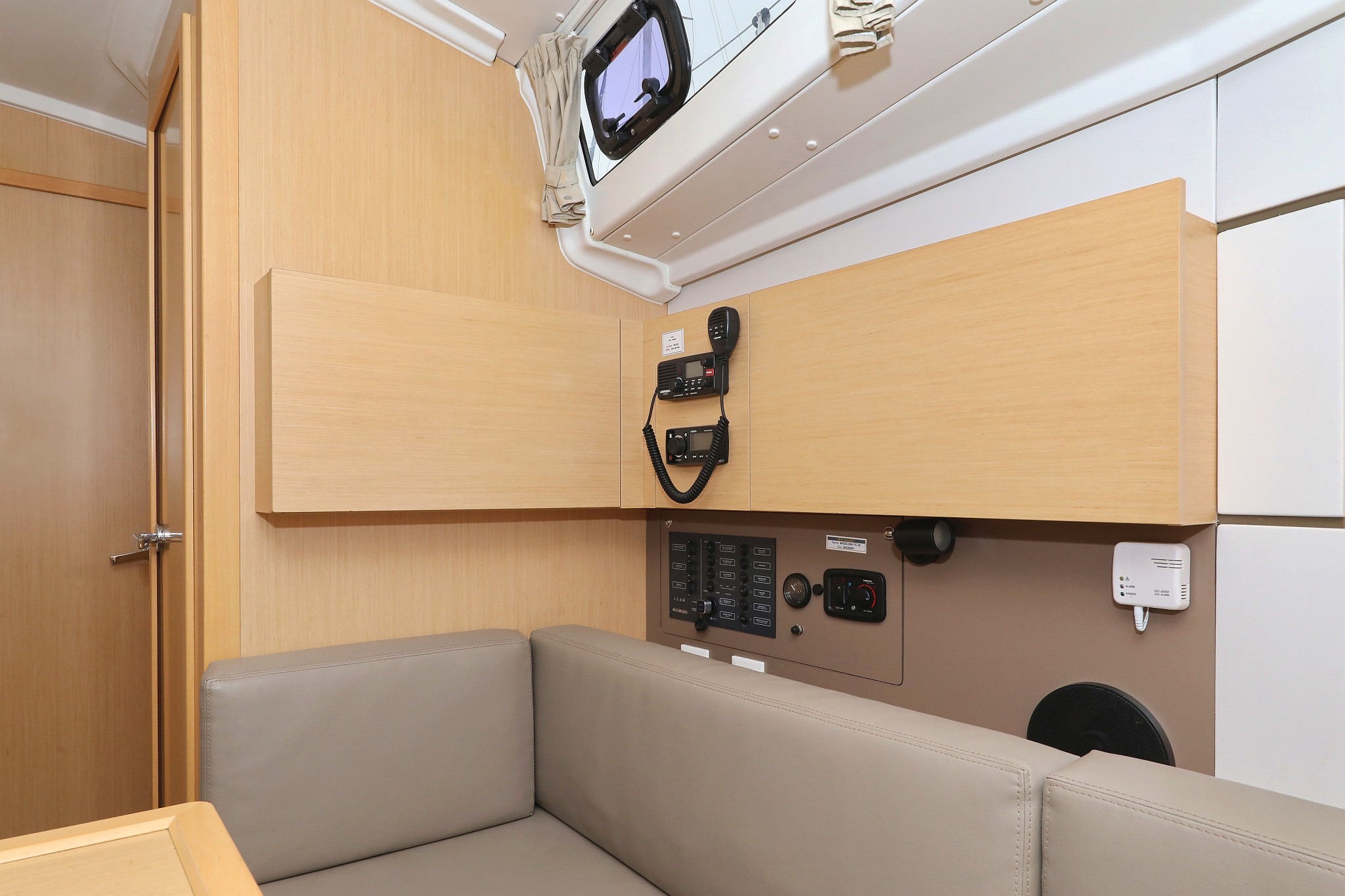 Oceanis 38, One | Yacht Charter Croatia