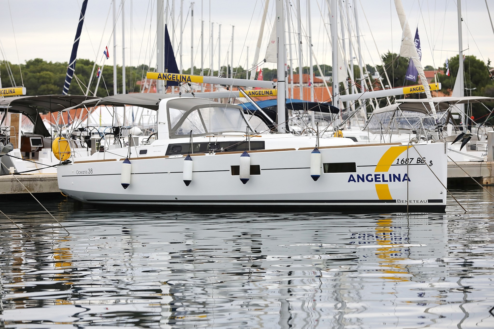 Oceanis 38, One | Yacht Charter Croatia