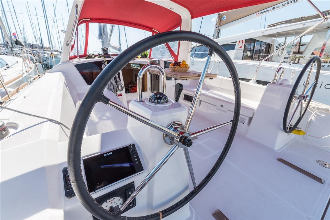 Oceanis 38, Rusalka | Yacht Charter Croatia