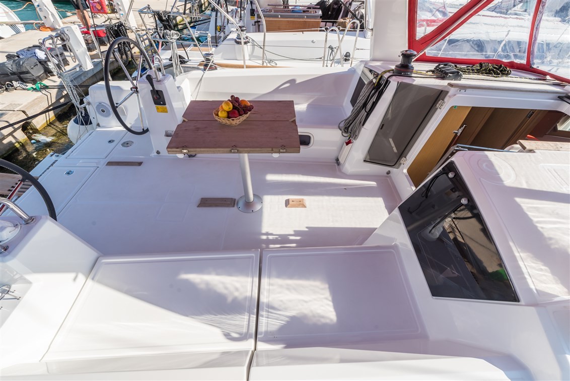 Oceanis 38, Rusalka | Yacht Charter Croatia