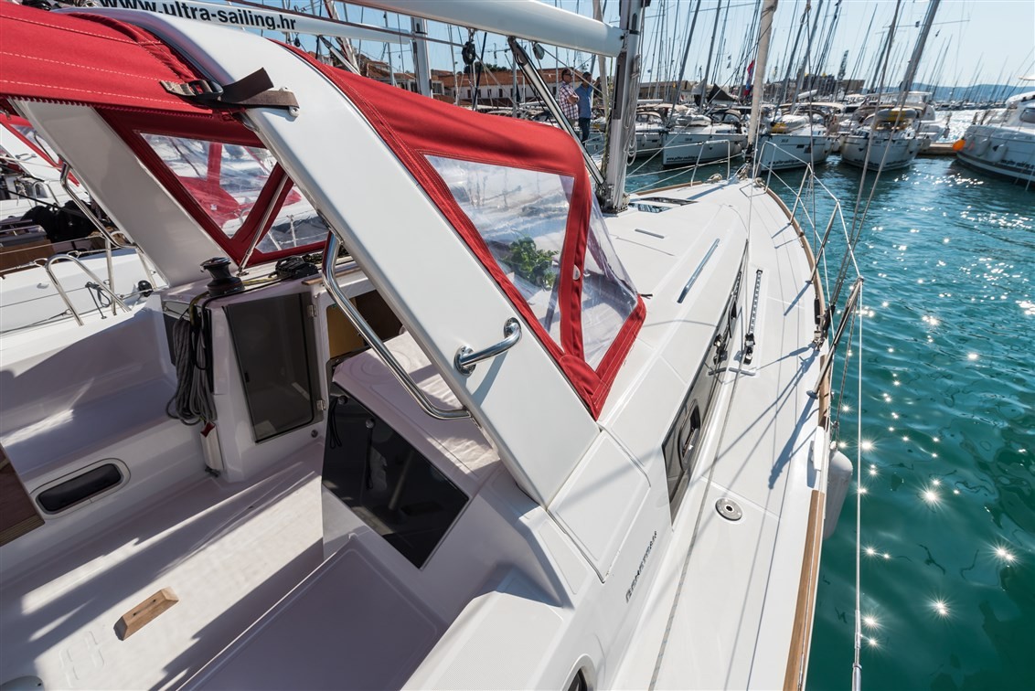 Oceanis 38, Rusalka | Yacht Charter Croatia