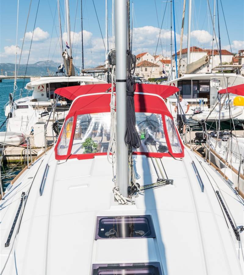 Oceanis 38, Rusalka | Yacht Charter Croatia