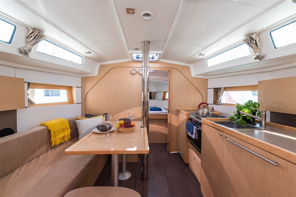 Oceanis 38, Rusalka | Yacht Charter Croatia