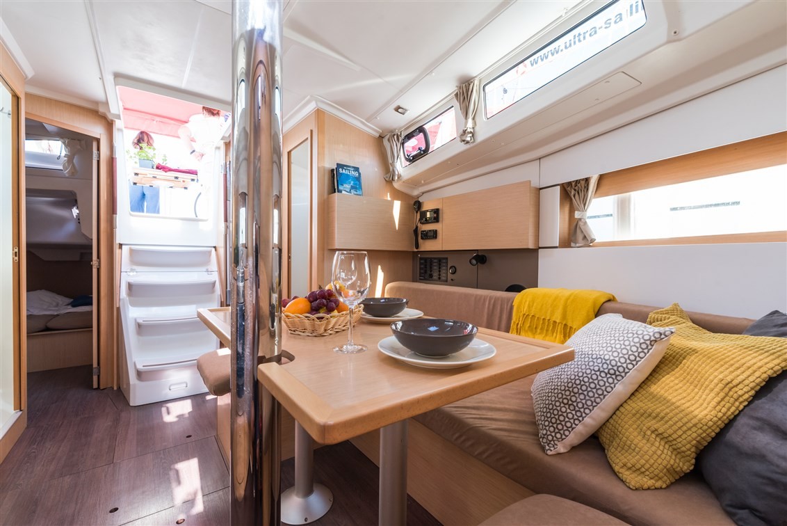 Oceanis 38, Rusalka | Yacht Charter Croatia