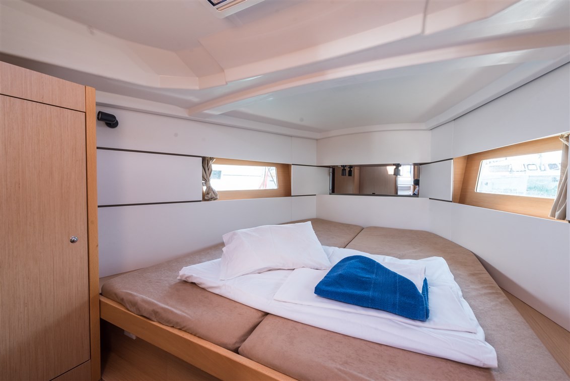 Oceanis 38, Rusalka | Yacht Charter Croatia