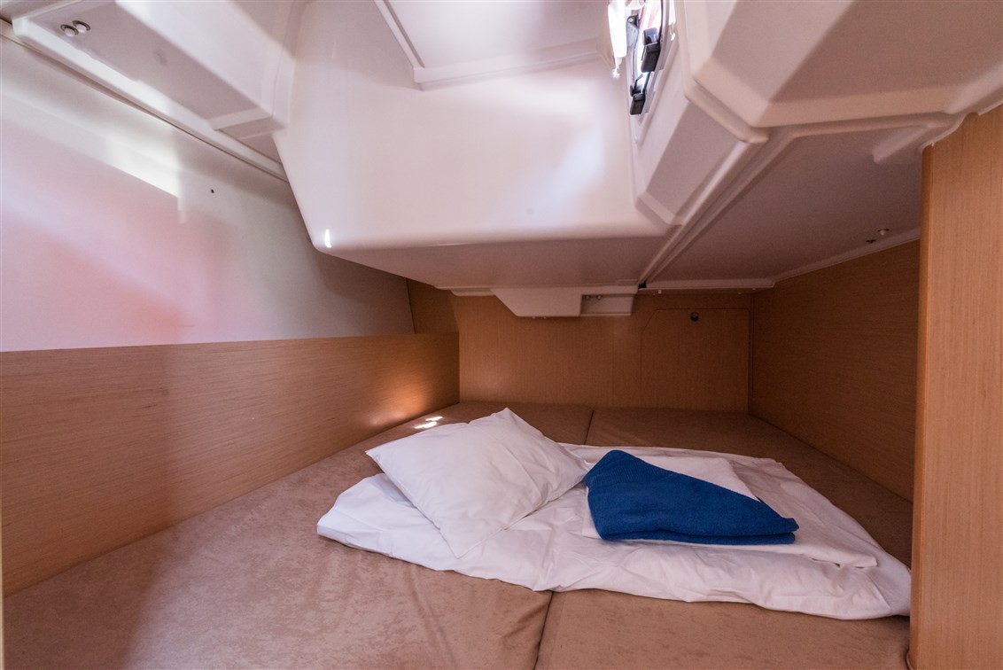 Oceanis 38, Rusalka | Yacht Charter Croatia