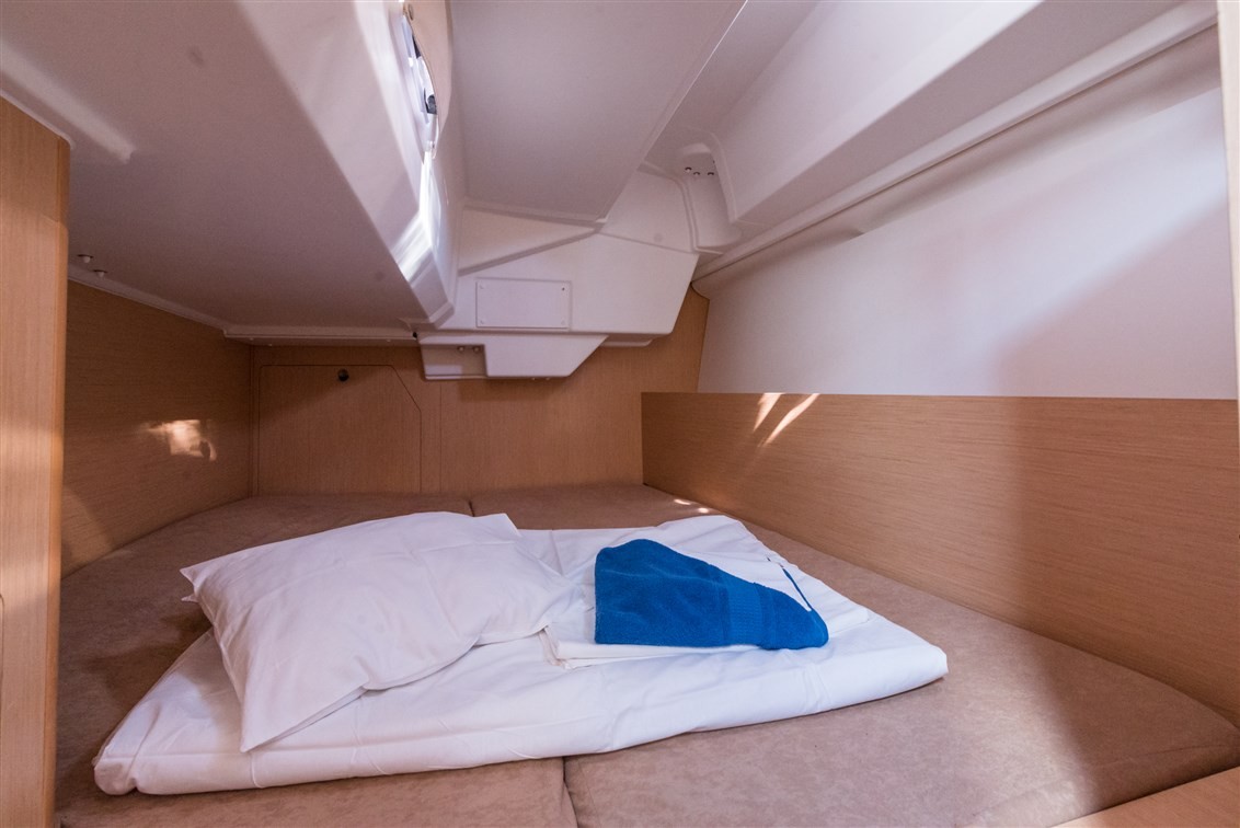 Oceanis 38, Rusalka | Yacht Charter Croatia