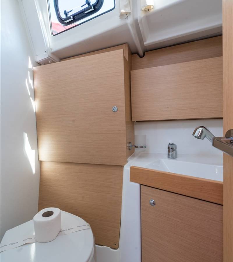 Oceanis 38, Rusalka | Yacht Charter Croatia