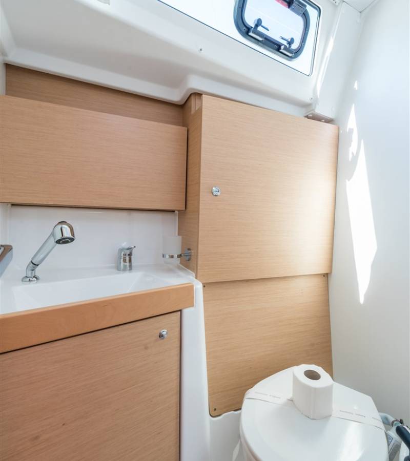 Oceanis 38, Rusalka | Yacht Charter Croatia
