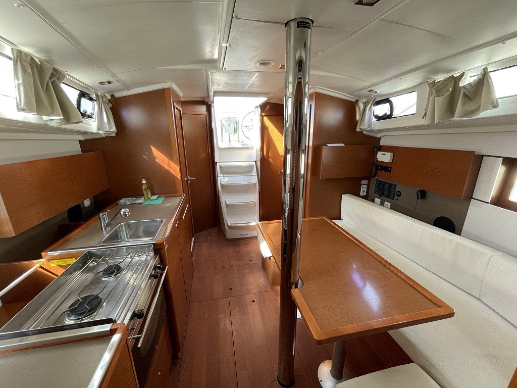 Oceanis 38, Fede | Yacht Charter Croatia