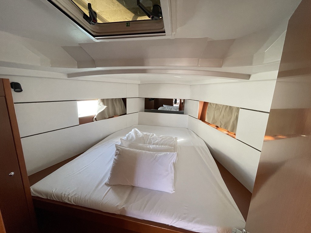 Oceanis 38, Fede | Yacht Charter Croatia