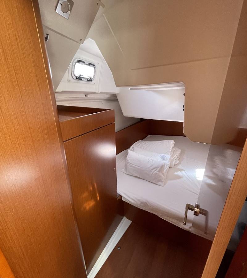 Oceanis 38, Fede | Yacht Charter Croatia
