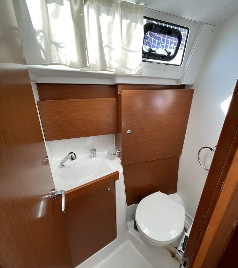 Oceanis 38, Fede | Yacht Charter Croatia