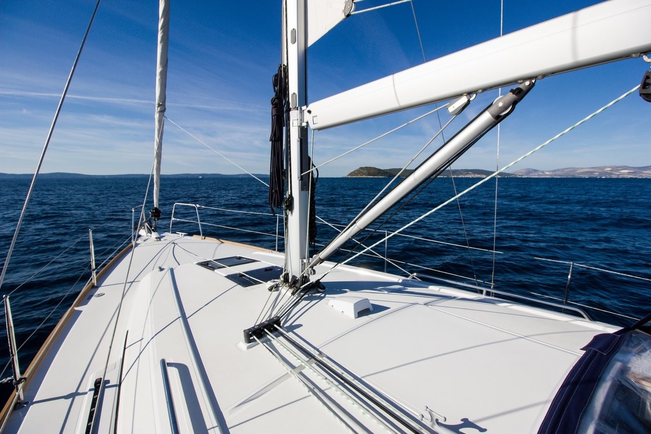 Oceanis 38, Arsen | Yacht Charter Croatia
