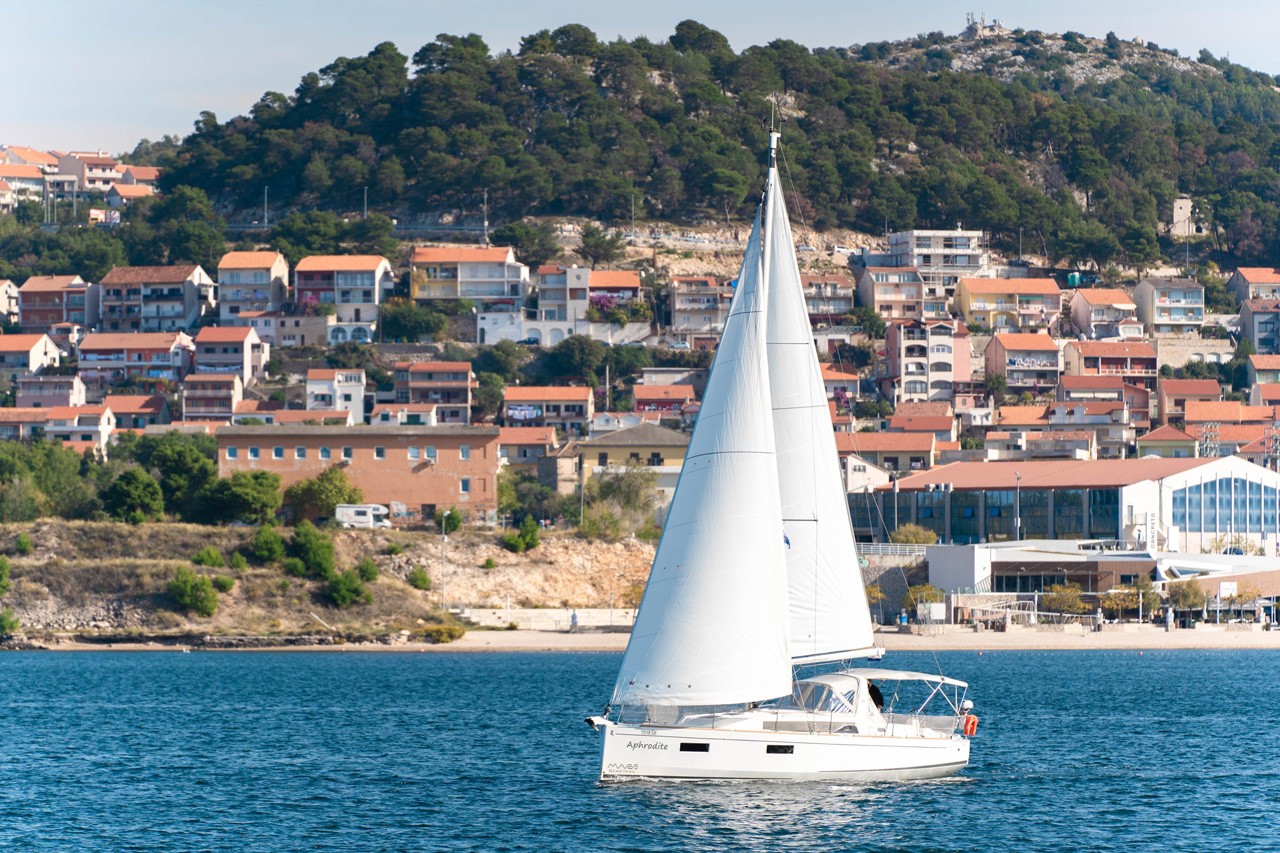 Oceanis 38, Aphrodite | Yacht Charter Croatia