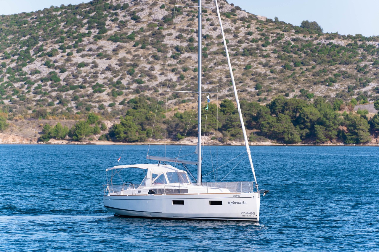 Oceanis 38, Aphrodite  | Yacht Charter Croatia