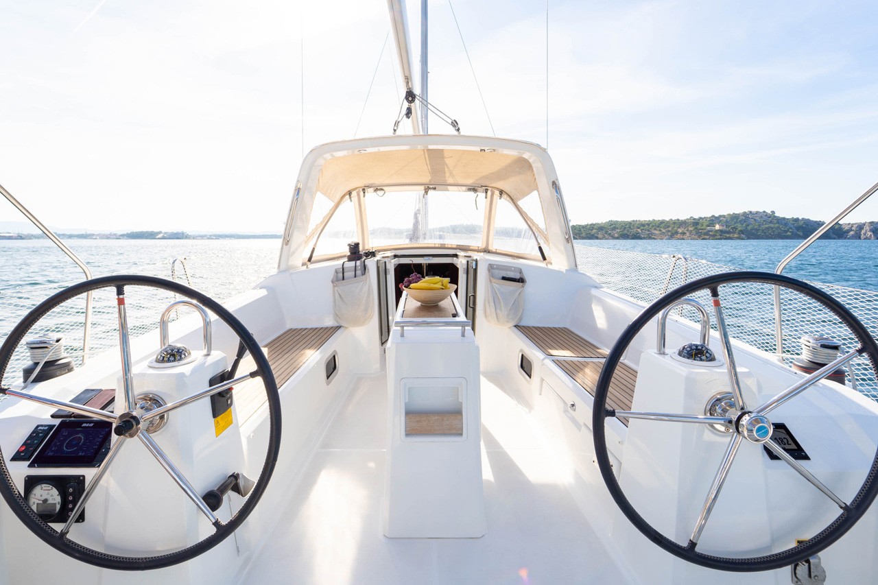 Oceanis 38, Aphrodite  | Yacht Charter Croatia