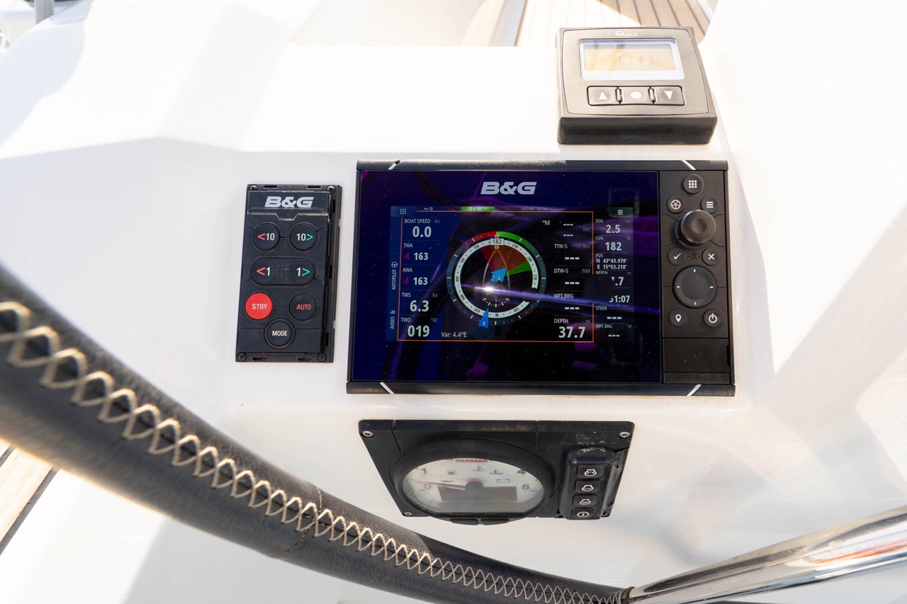 Oceanis 38, Aphrodite  | Yacht Charter Croatia